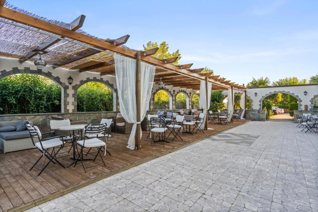 Stefania Hotel Amarynthos Exterior foto